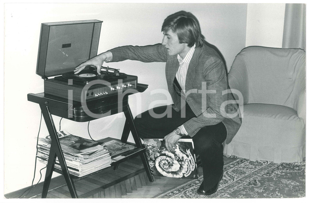 Fotografia d epoca originale 1970 ca TORINO JUVENTUS Gianpietro MARCHETTI con il giradischi 2 Foto 1