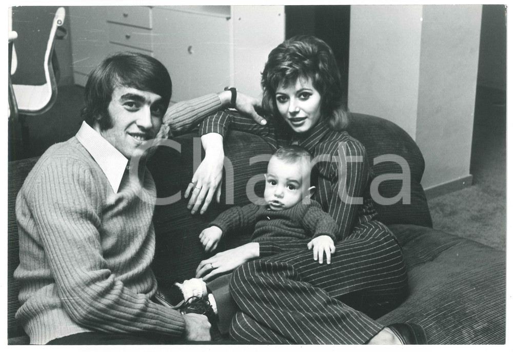Fotografia d epoca originale 1970 ca COSTUME ITALIA Pietro ANASTASI con moglie e figlio 1 Foto 30x20 1