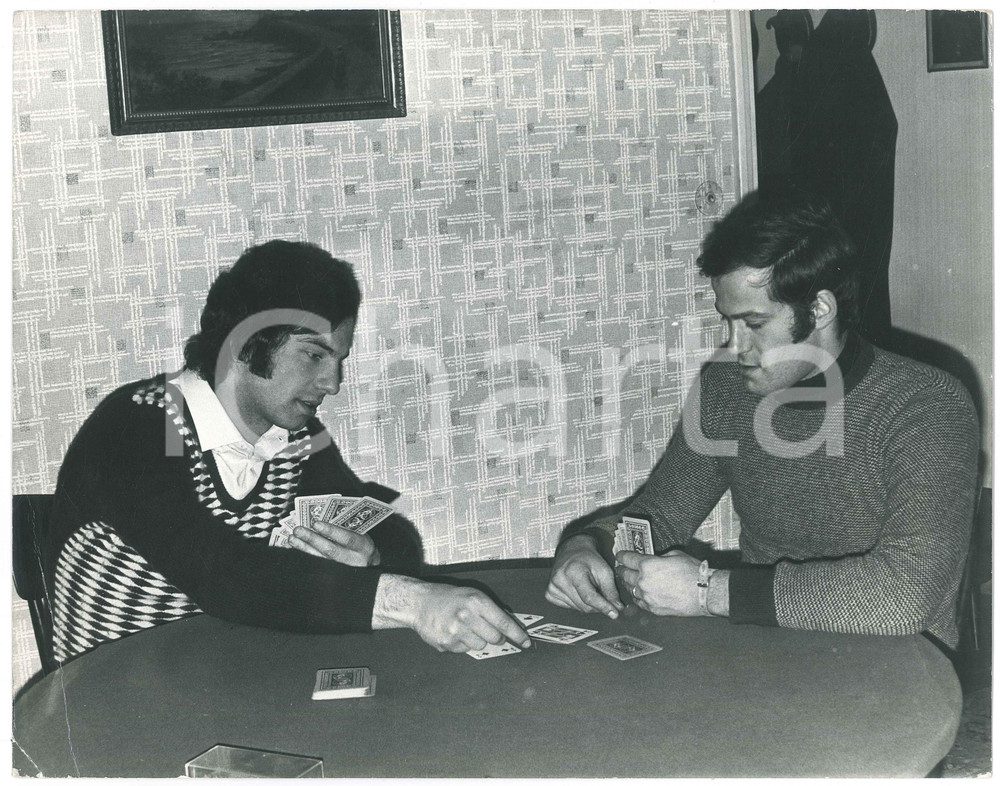 Fotografia d epoca originale 1971 CALCIO JUVENTUS Gianluigi SAVOLDI Massimo PILONI  Partita a carte Foto 1