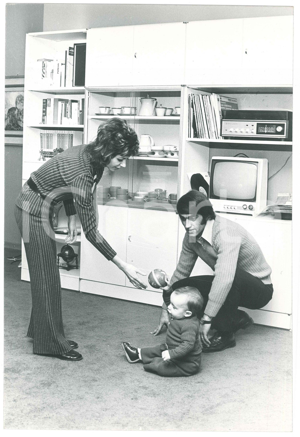 Fotografia d epoca originale 1970 ca COSTUME ITALIA Pietro ANASTASI con moglie e figlio 3 Foto 20x30 cm 1