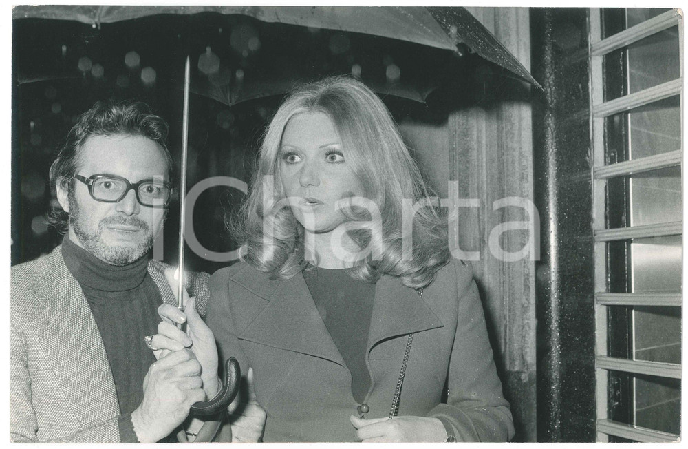 Fotografia d epoca originale 1970 ca ITALIA  COSTUME Sylva KOSCINA con NOSCHESE Foto 30x20 cm 3 1