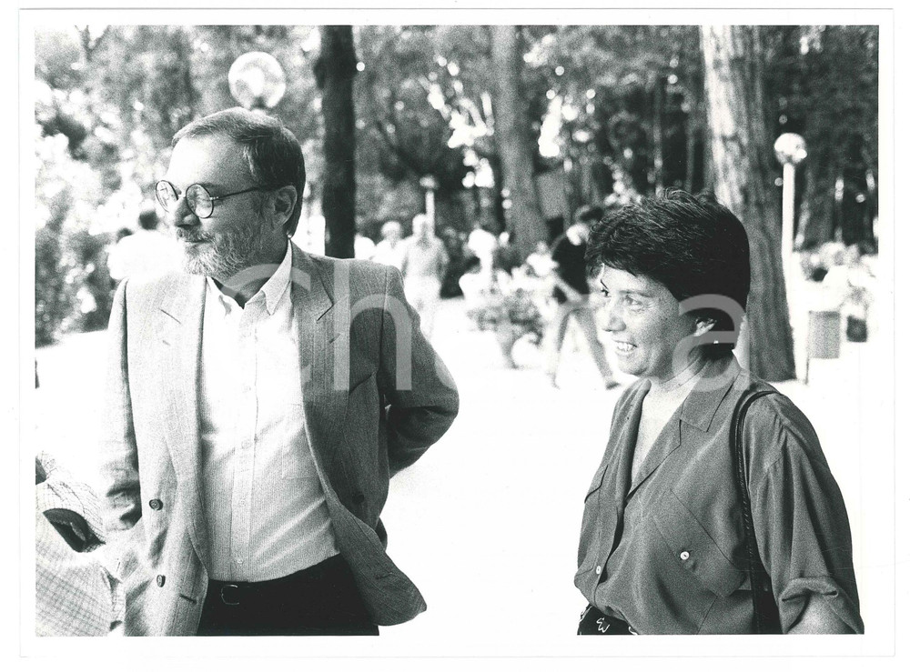 Fotografia d epoca originale 1985 ca COSTUME ITALIA Giornalista Piero OSTELLINO e la moglie Marisa Foto 1