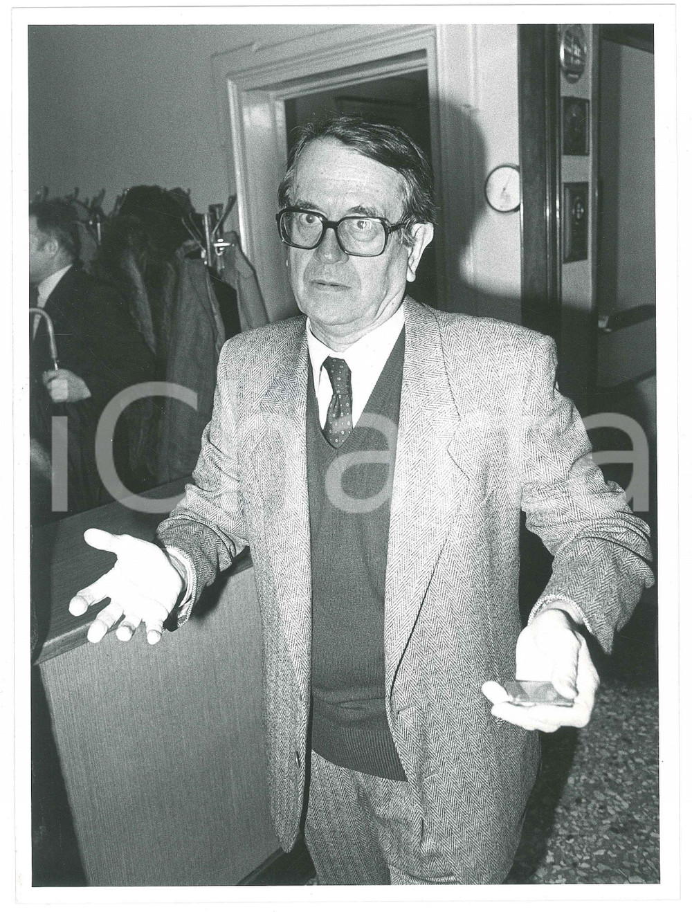 Fotografia d epoca originale 1985 ca MILANO Circolo della Stampa  Ritratto giornalista Lamberto SECHI 5 1