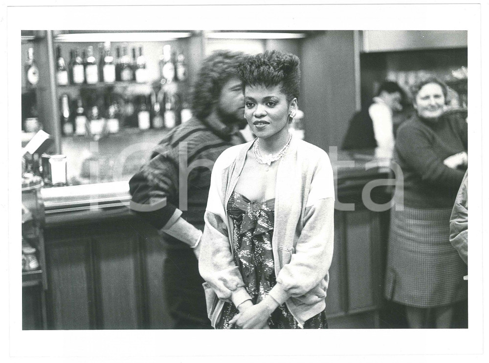 Fotografia d epoca originale 1984 RAI UNO Te lo do io il Brasile Regina PROFETA Beppe GRILLO Foto 24x18 1 1