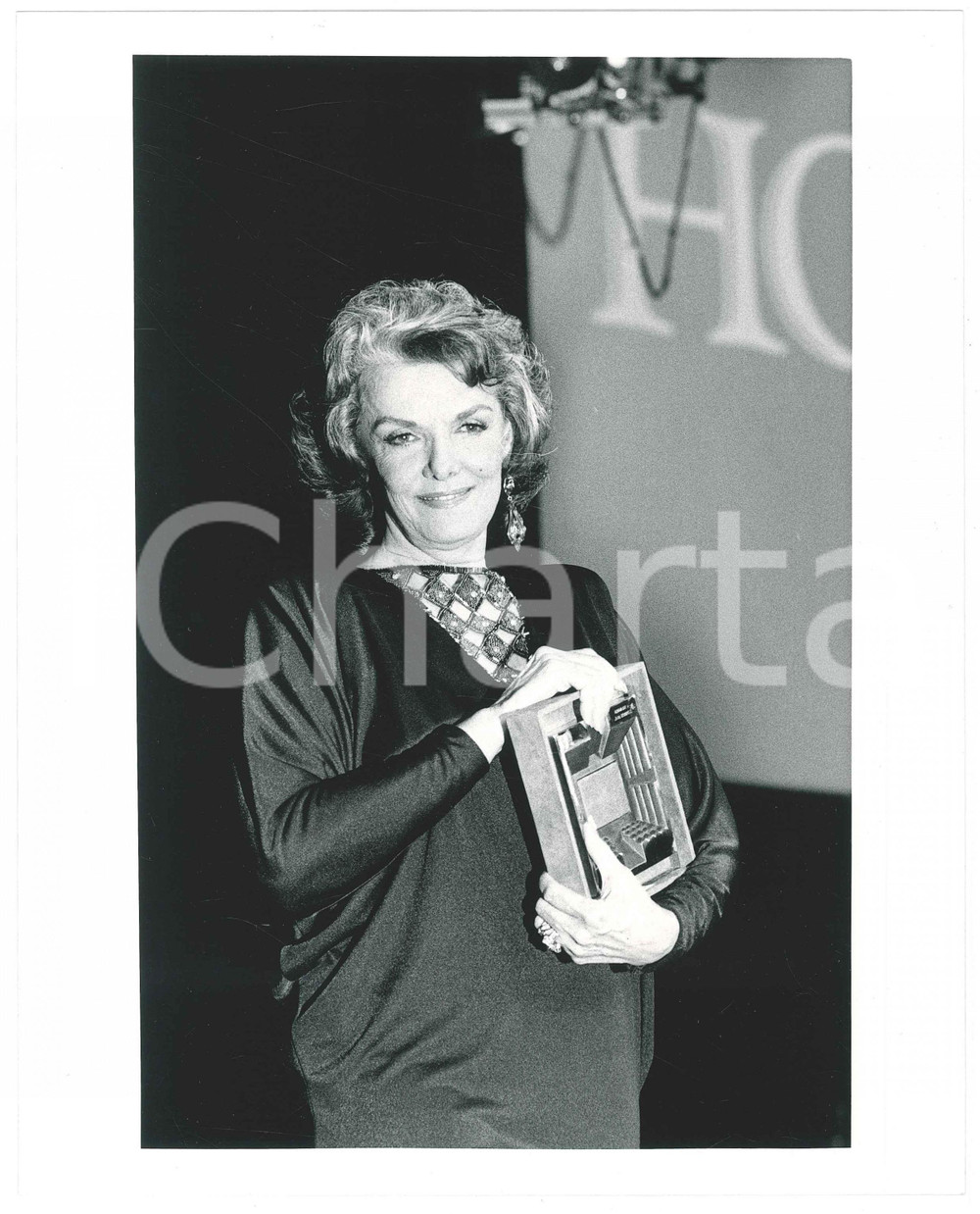 Fotografia d epoca originale 1987 FESTIVAL DI CANNES  Jane RUSSELL riceve un premio speciale  Foto 20x25 cm 1