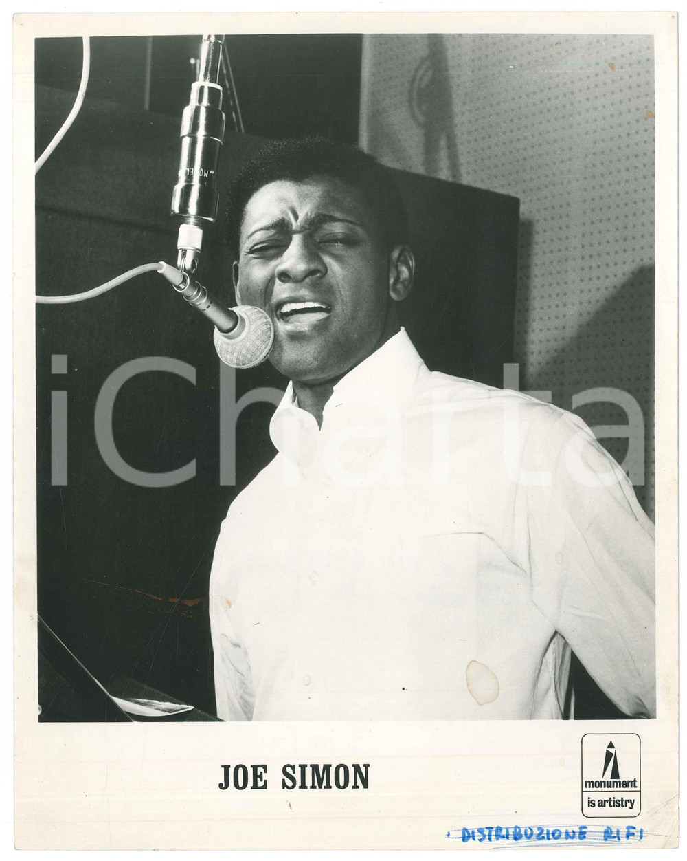 Fotografia d epoca originale 1965 ca COSTUME USA Cantante Joe SIMON nello studio di registrazione Foto 20x25 1
