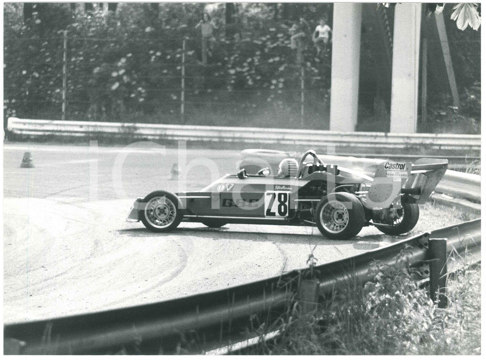 Fotografia d epoca originale 1980 ca AUTODROMO DI MONZA  FORMULA 3 Testacoda di un auto GBC Foto 24x18 cm 1