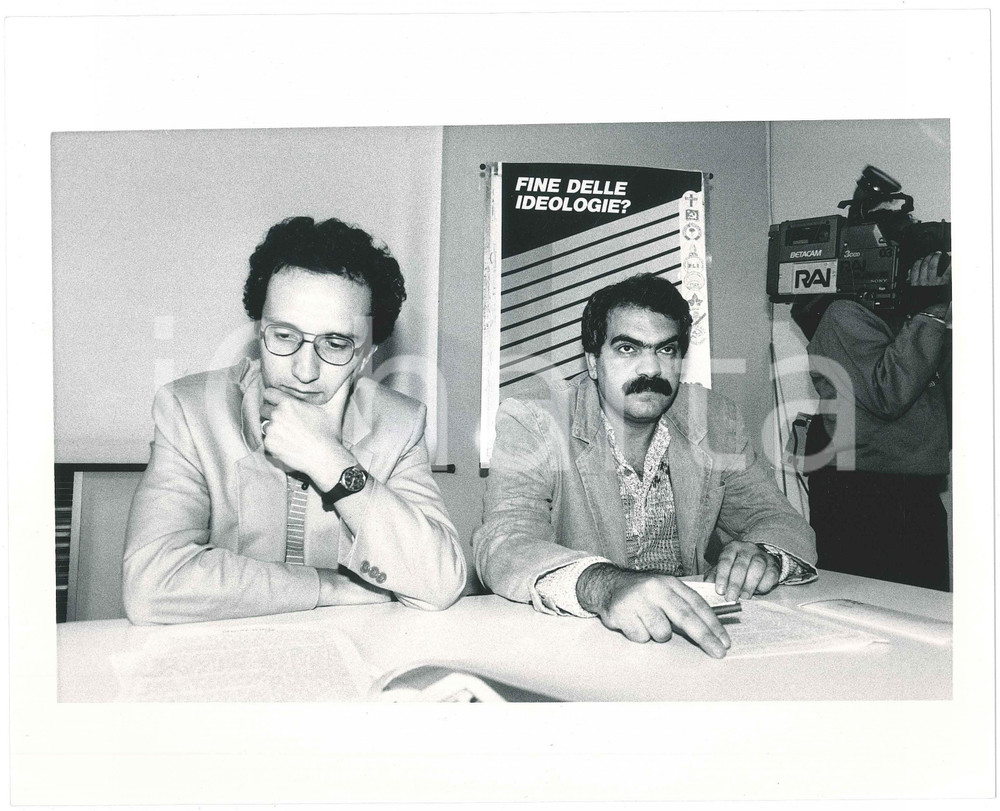 Fotografia d epoca originale 1990 ca MILANO  DEMOCRAZIA CRISTIANA Assessore Antonio SIMONE Foto 25x20 cm 1 1