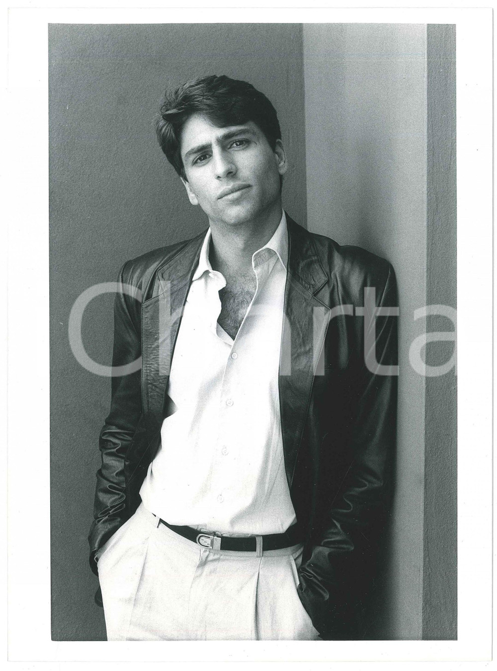 Fotografia d epoca originale 1985 ca ITALIA  CINEMA Vincent SPANO Ritratto dell attore  Foto 18x24 cm 1