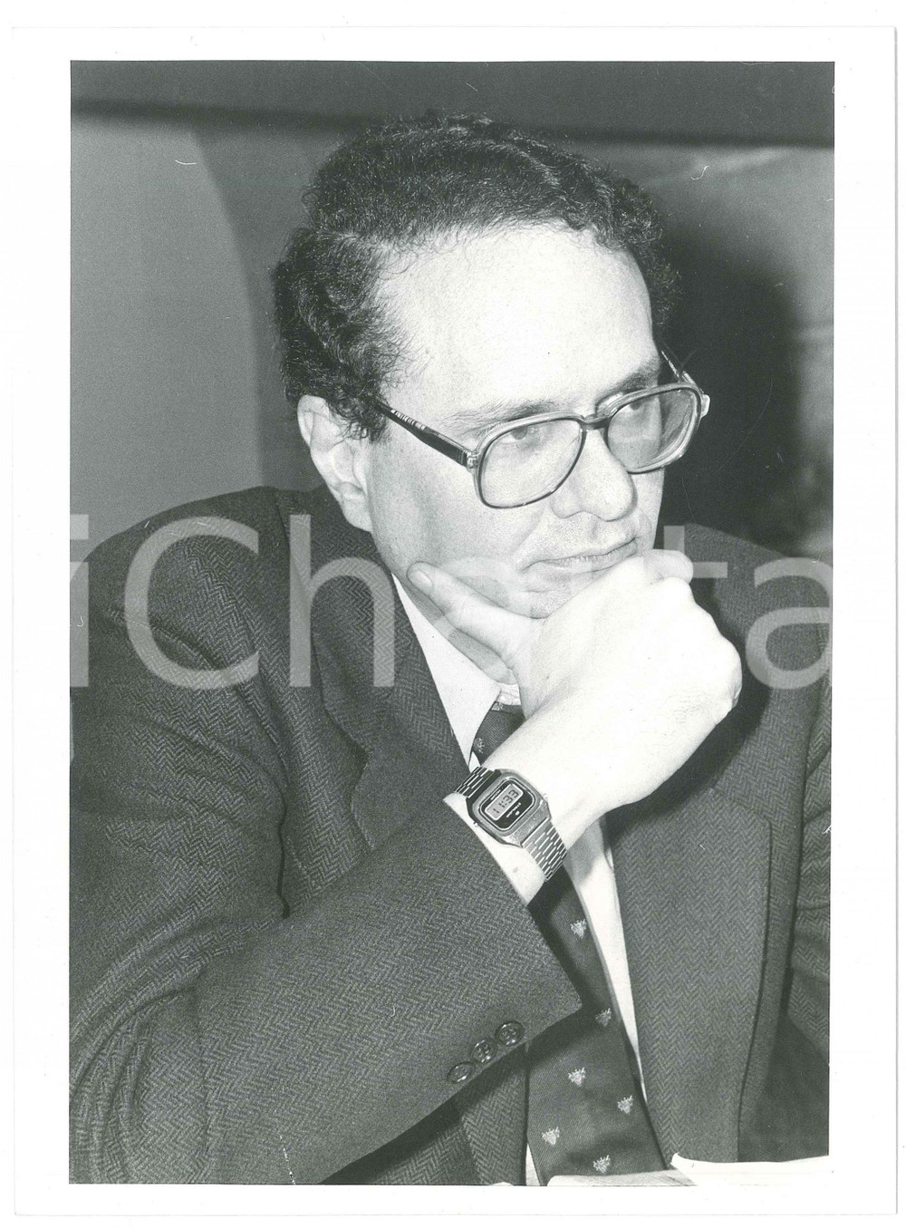 Fotografia d epoca originale 1985 ca ITALIA  COSTUME Ugo INTINI Direttore dell  AVANTI! Foto 18x24 cm 1