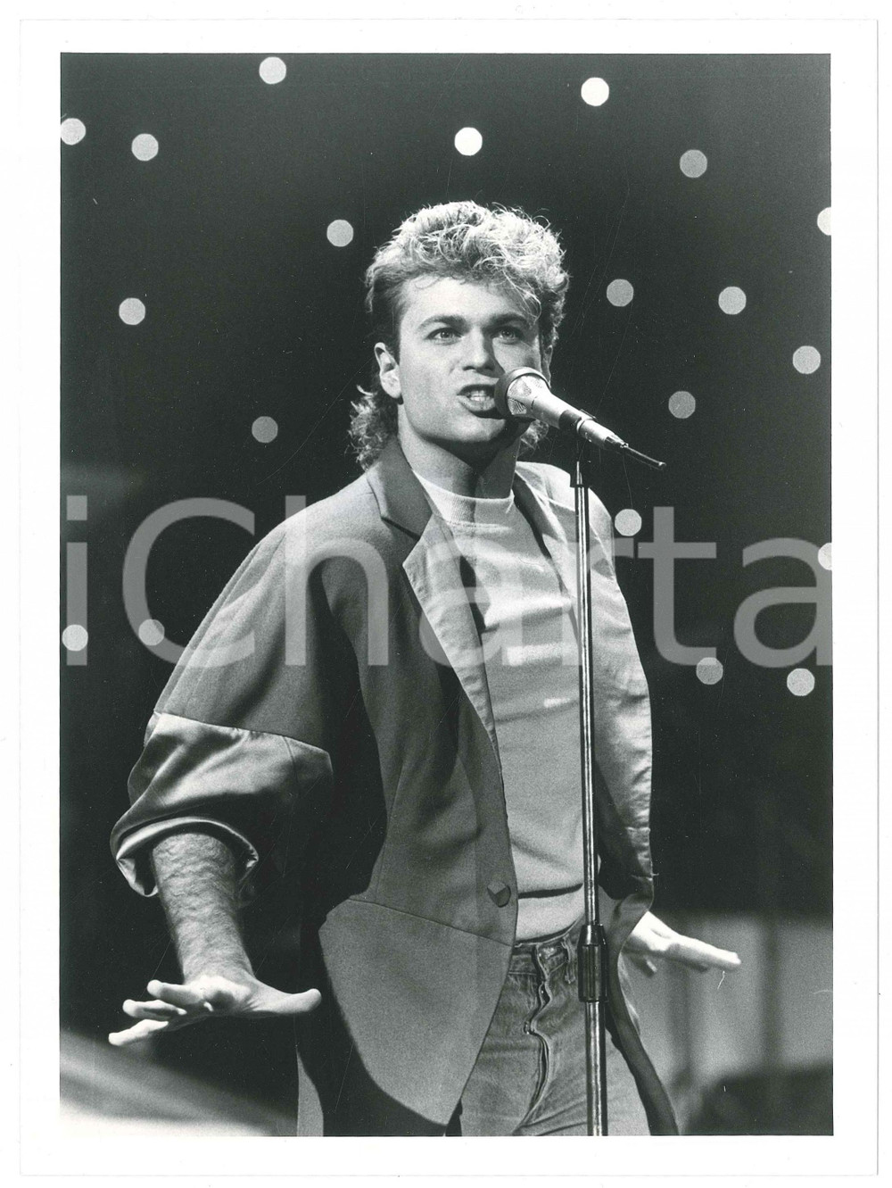 Fotografia d epoca originale 1985 FESTIVAL DI SANREMO Sam HARRIS Ritratto del cantante  Foto 18x24 cm 1 1
