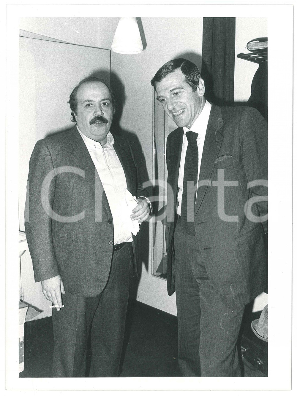 Fotografia d epoca originale 1990 ca ROMA Maurizio COSTANZO Giorgio BENVENUTO in camerino  Foto 18x24 1