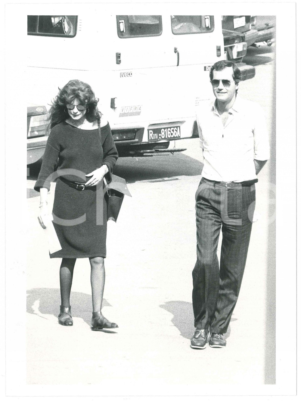 Fotografia d epoca originale 1985 ca ITALIA  COSTUME Massimo GALLERANI e MILVA paparazzati  Foto 18x24 cm 1