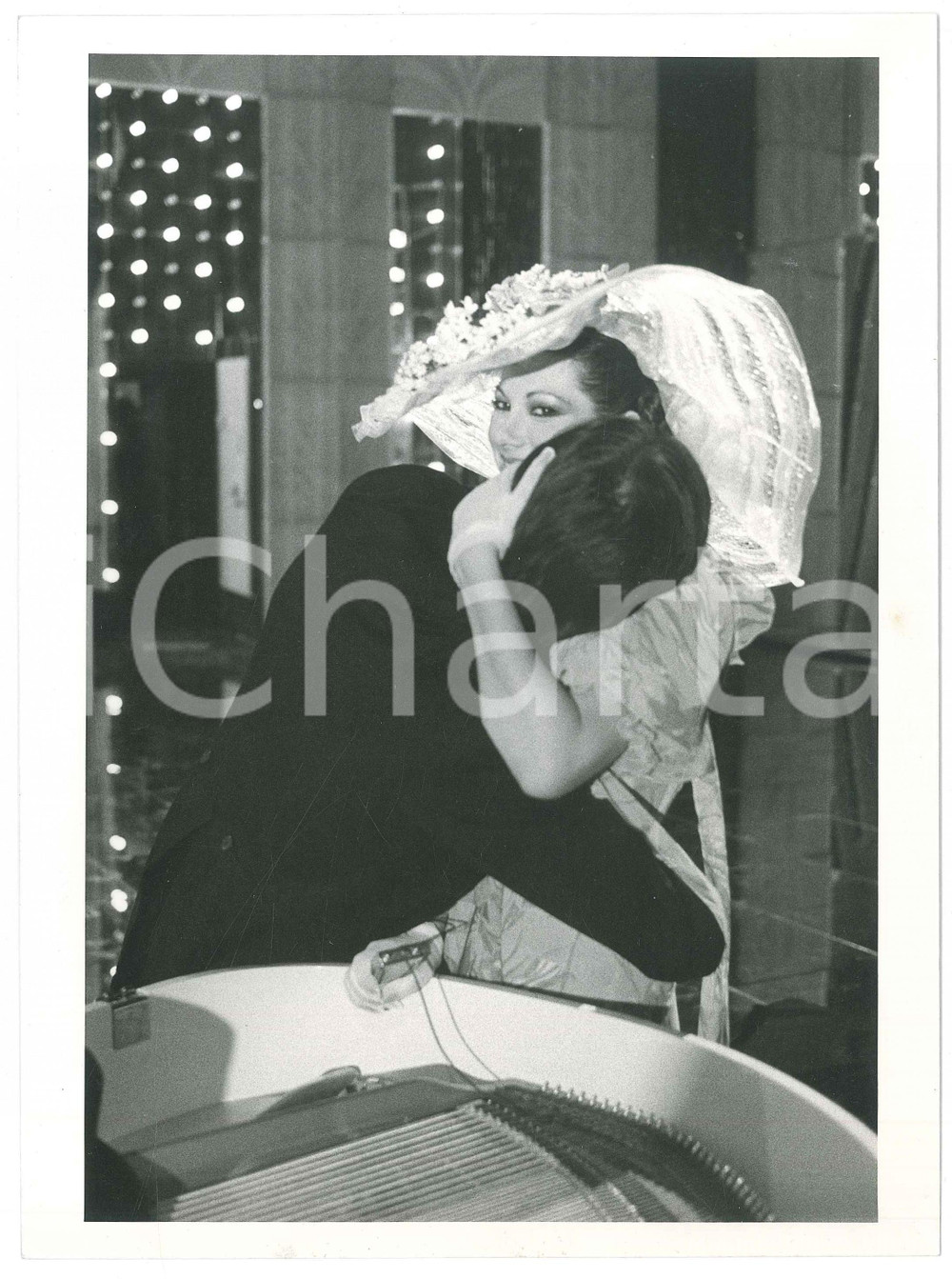 Fotografia d epoca originale 1985 ca ITALIA  CINEMA Attrice Edwige FENECH in scena  Foto 18x24 cm 1