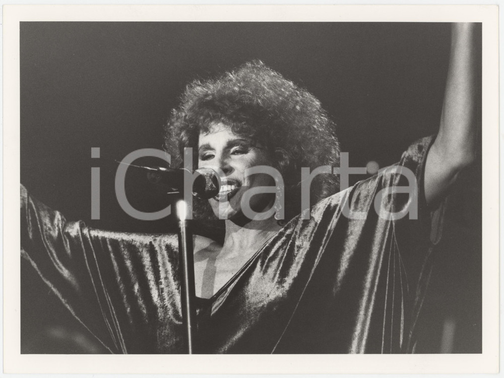 Fotografia d epoca originale 1985 ca ITALIA MUSICA  Ornella VANONI Ritratto della cantante  Foto 24x18 3 1