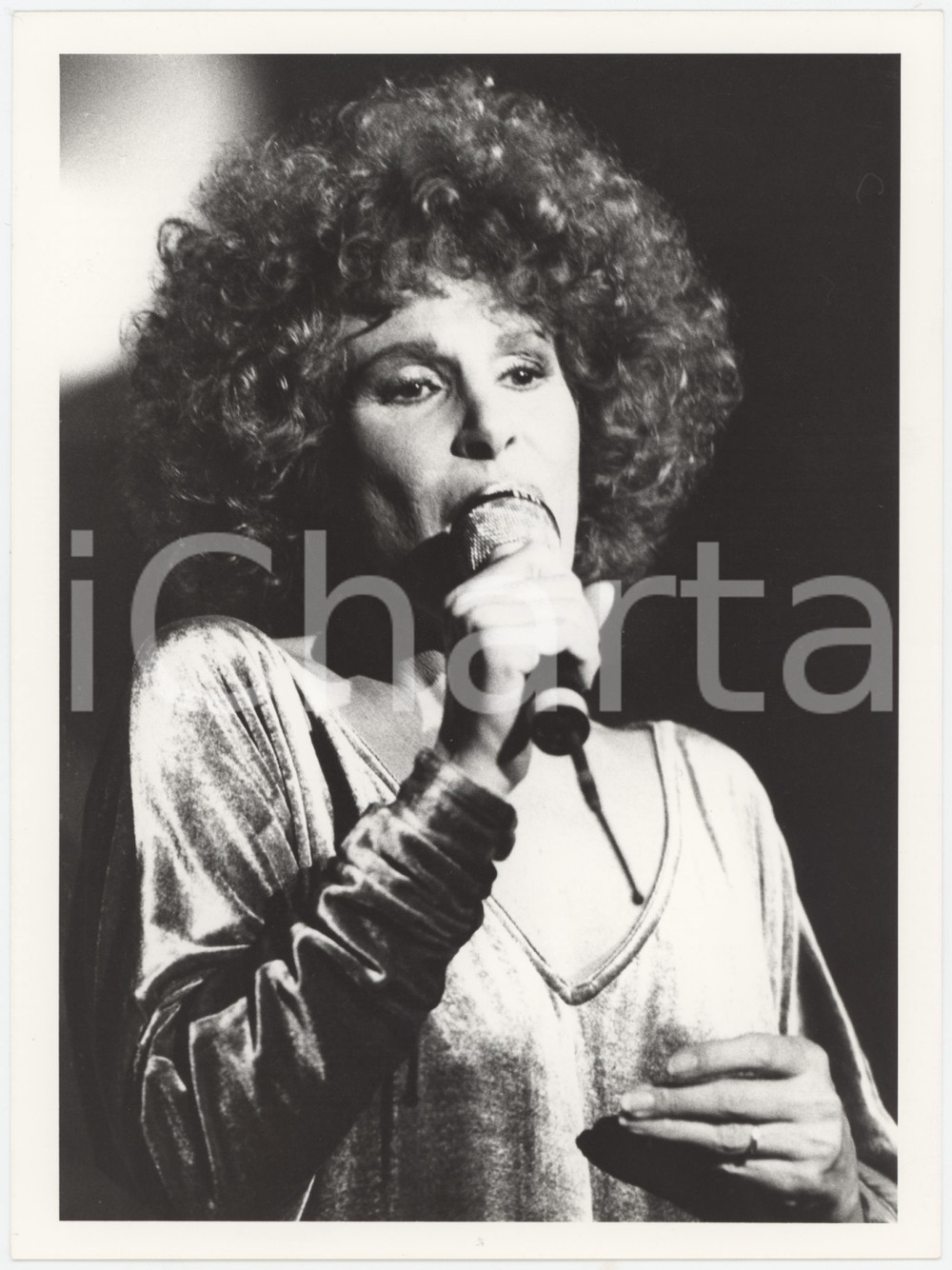 Fotografia d epoca originale 1985 ca ITALIA MUSICA  Ornella VANONI Ritratto della cantante  Foto 18x24 4 1