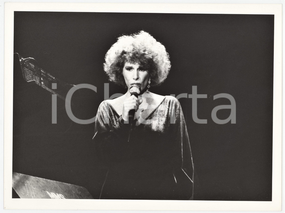 Fotografia d epoca originale 1985 ca ITALIA MUSICA  Ornella VANONI Ritratto della cantante  Foto 24x18 12 1