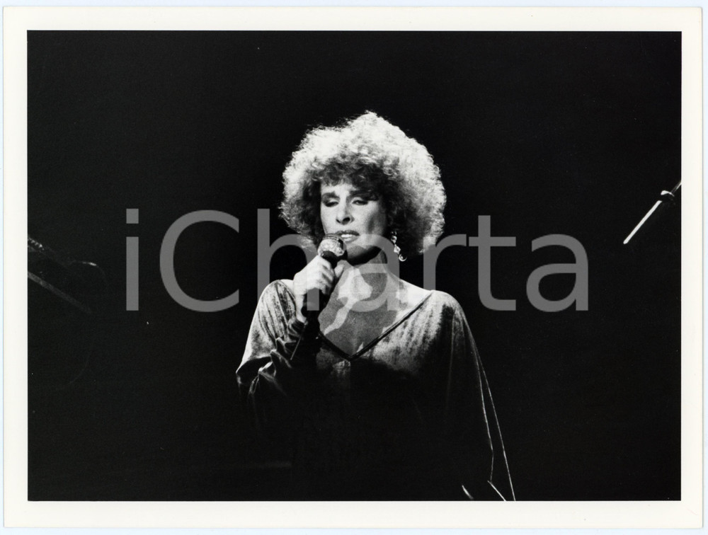 Fotografia d epoca originale 1985 ca ITALIA MUSICA  Ornella VANONI Ritratto della cantante  Foto 24x18 10 1