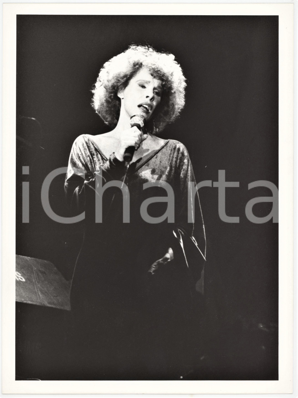 Fotografia d epoca originale 1985 ca ITALIA MUSICA  Ornella VANONI Ritratto della cantante  Foto 18x24 11 1