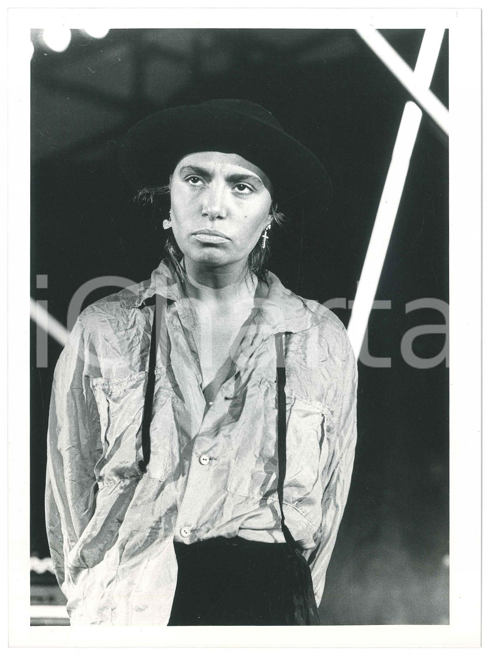 1985 ca MUSICA Loredana BERTÈ Ritratto con cappello - Foto 18x24 cm (4)