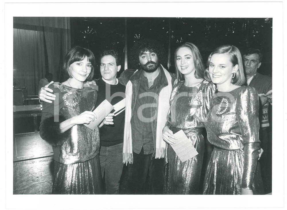 Fotografia d epoca originale 1983 ? Test  Gioco per conoscersi Diego ABATANTUONO con il cast  Foto 1 1