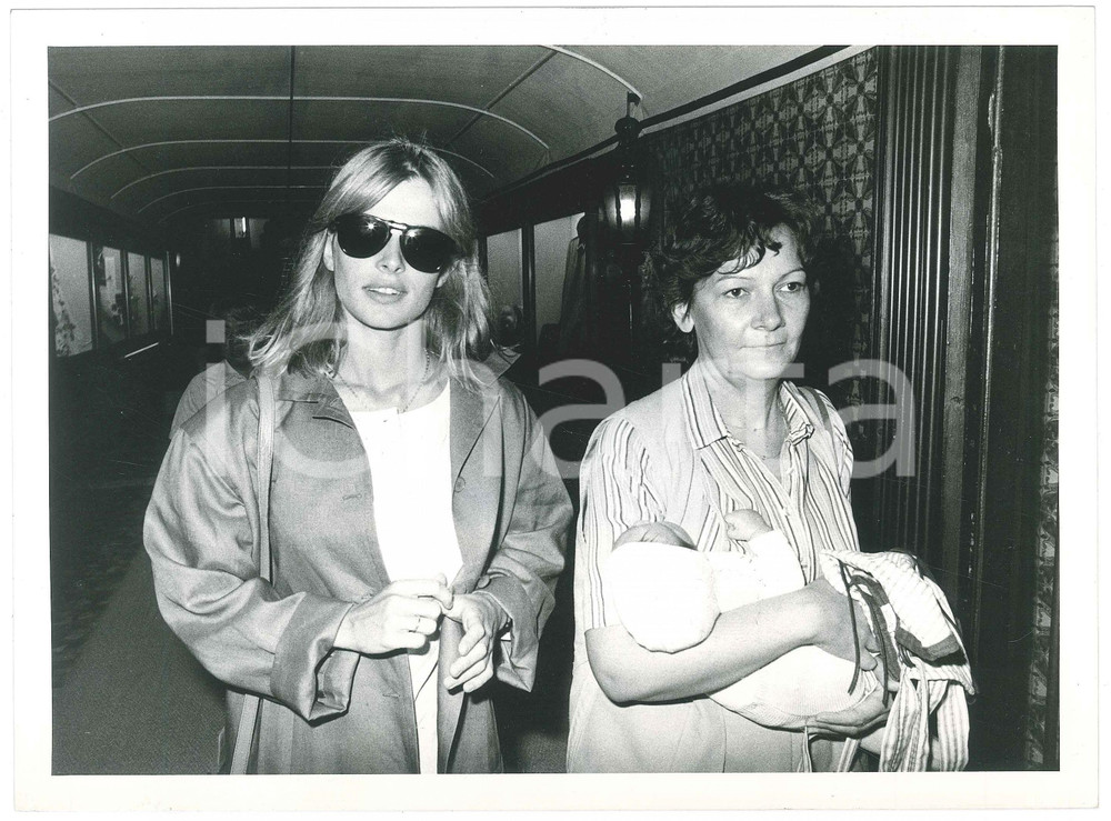 Fotografia d epoca originale 1984 VENEZIA Mostra del Cinema  Nastassja KINSKI con il figlio  Foto 24x18 cm 1