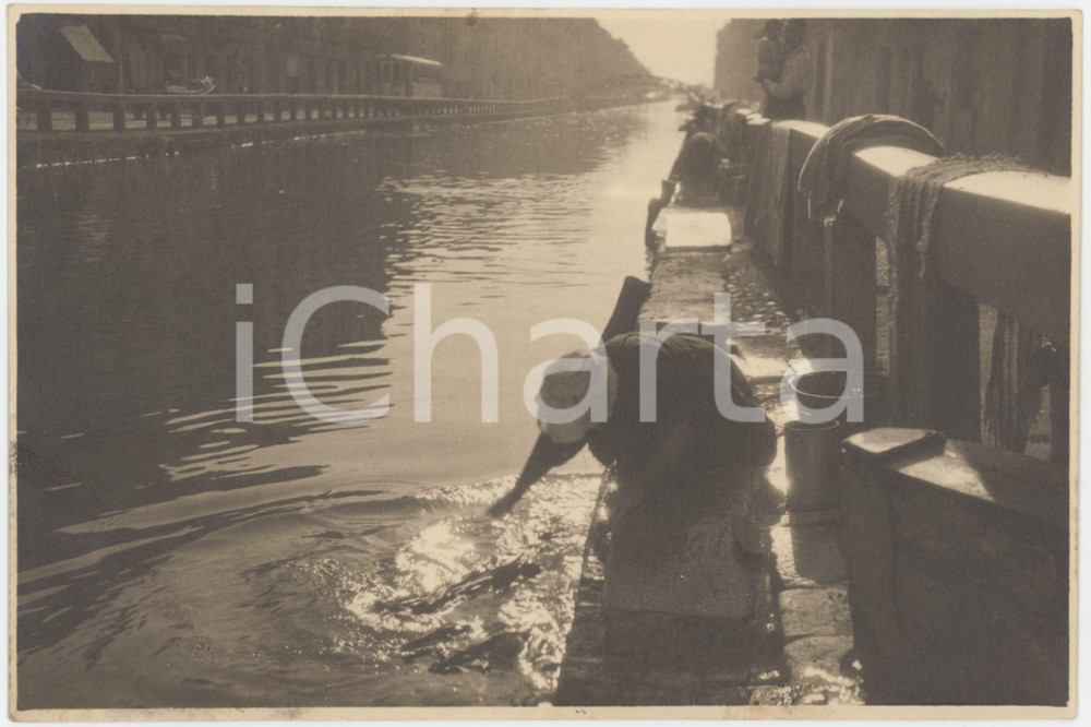 1940 ca MILANO Lavandaia sul Naviglio Grande - Fotografia 21x15 cm