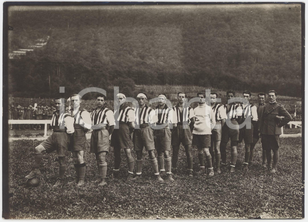 Fotografia d epoca originale 1915 ca WW1 ITALIA CALCIO Squadra con militari 1 Foto RARA 18x13 cm 1