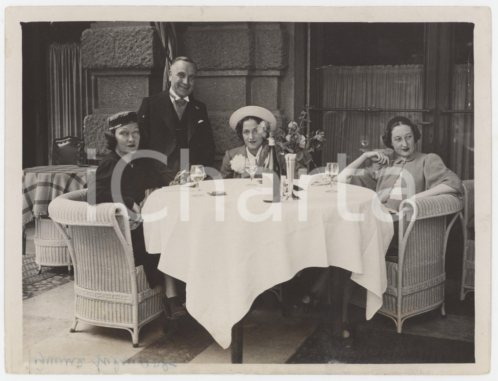 Fotografia d epoca originale 1930 ca MILANO Attrice Gloria SWANSON al Principe di Savoia Foto 24x18 cm 1