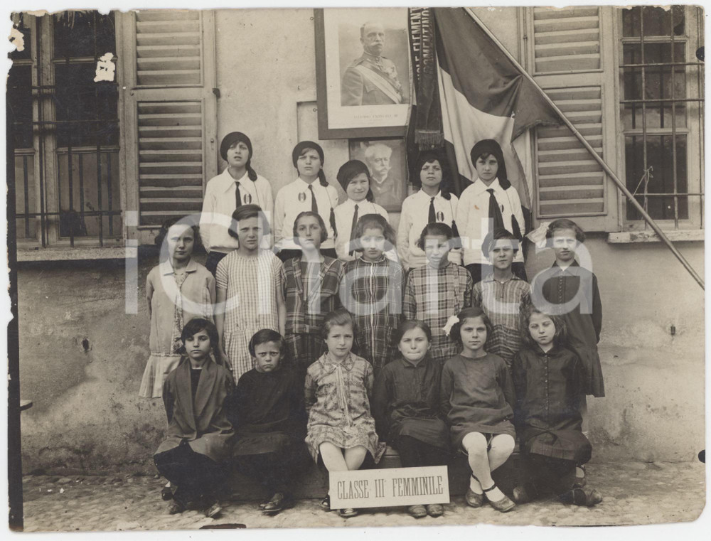 Fotografia d epoca originale 1930 ca ROMENTINO NO Bambine III elementare in divisa Piccole Italiane Foto 1