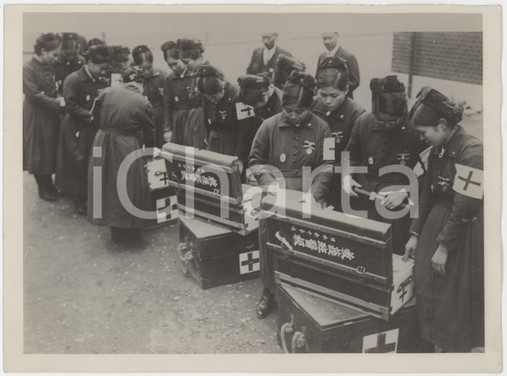 Fotografia d epoca originale 1931 ROMA Japanese Red Cross  Donne in partenza per la Manciuria  Foto 1