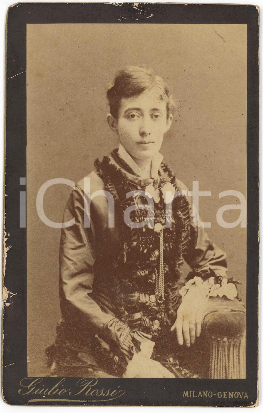 Fotografia d epoca originale 1890 ca MILANO Adolescente in giacca ricamata  Ritratto  Foto Giulio ROSSI 1