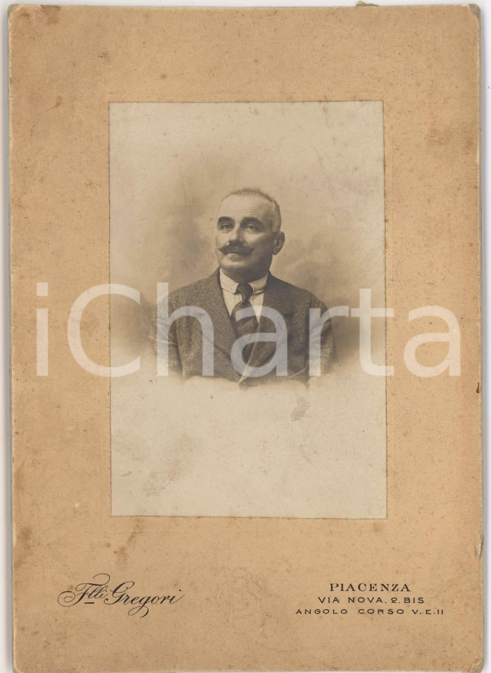 Fotografia d epoca originale 1890 ca PIACENZA Uomo in abito a quadretti  Ritratto  Foto Fratelli GREGORI 1
