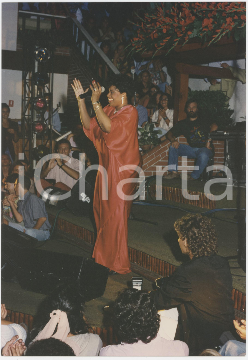 Fotografia d epoca originale 1995 ca FORTE DEI MARMI Gloria GAYNOR in concerto alla CAPANNINA Foto 3 1