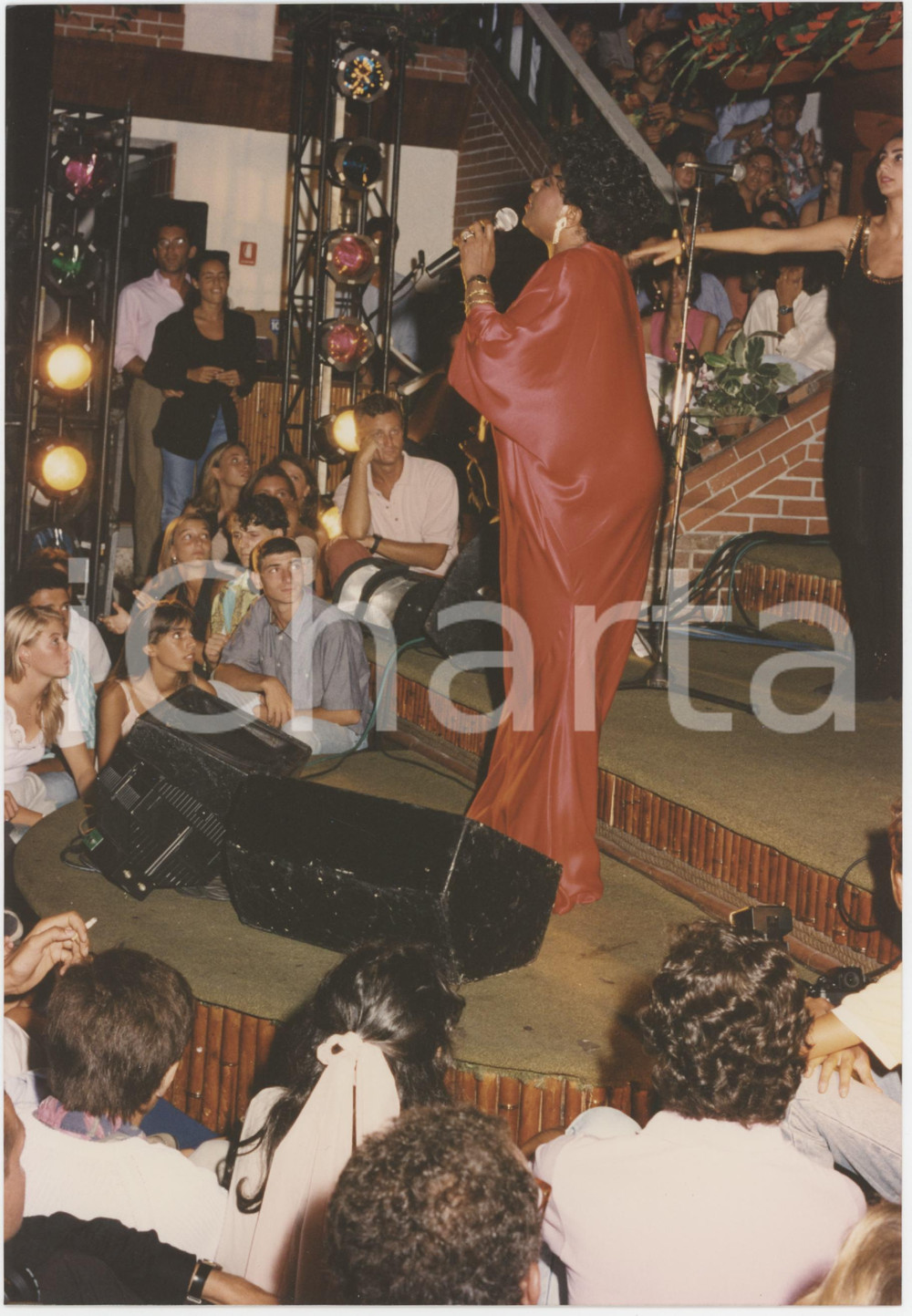 Fotografia d epoca originale 1995 ca FORTE DEI MARMI Gloria GAYNOR in concerto alla CAPANNINA Foto 1 1