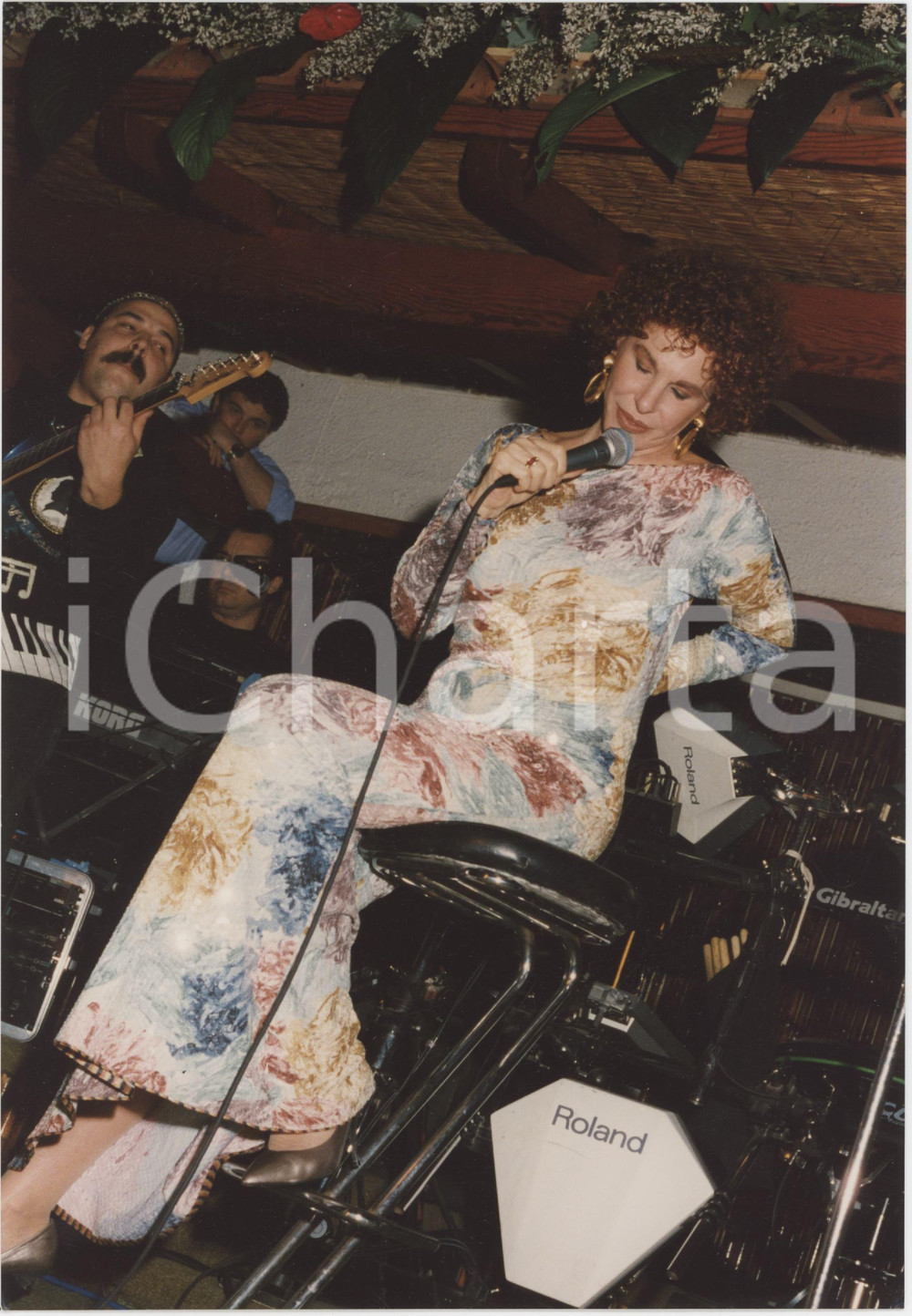 Fotografia d epoca originale 1995 ca FORTE DEI MARMI Ornella VANONI in concerto alla CAPANNINA Foto 2 1