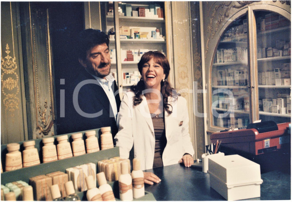 Materiale cinematografico d’epoca 1998 RAI Il Maresciallo Rocca 2  Gigi PROIETTI Stefania SANDRELLI  Foto 6 1