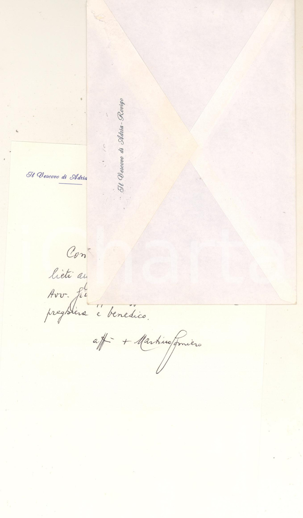 1990 ROVIGO Lettera mons. Martino GOMIERO vescovo - Auguri *AUTOGRAFO Lettera autografa di mons. Martino Gomiero, vescovo di Adria-Rovigo, su carta intestata.Busta viaggiata.PAGINE: 1 + fotocopia di un articolo FAIR/discreto piegatura centrale d'epoca  originale e autentica 1
