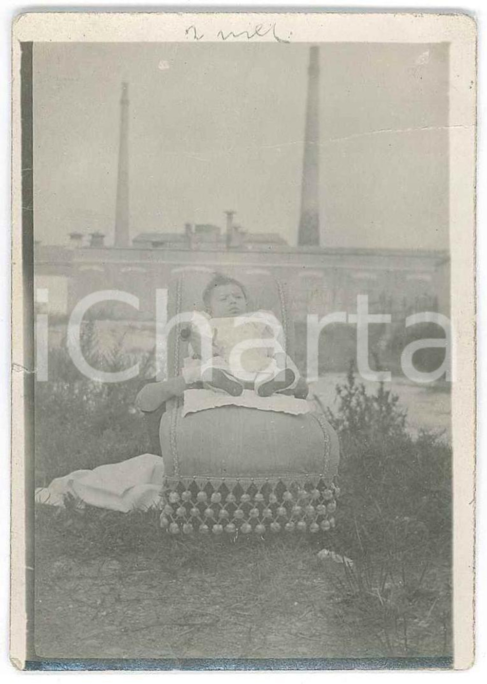 Fotografia d epoca originale 1920 ca ITALIA Bambina di due mesi su poltrona  Fotografia anonima 6x9 cm 1
