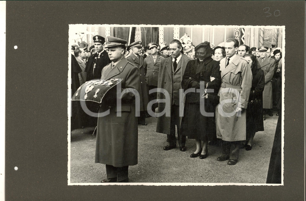 Fotografia d epoca originale 1952 MILANO BRERA Funerali gen. Umberto UTILI nella Chiesa del Carmine  Foto 1