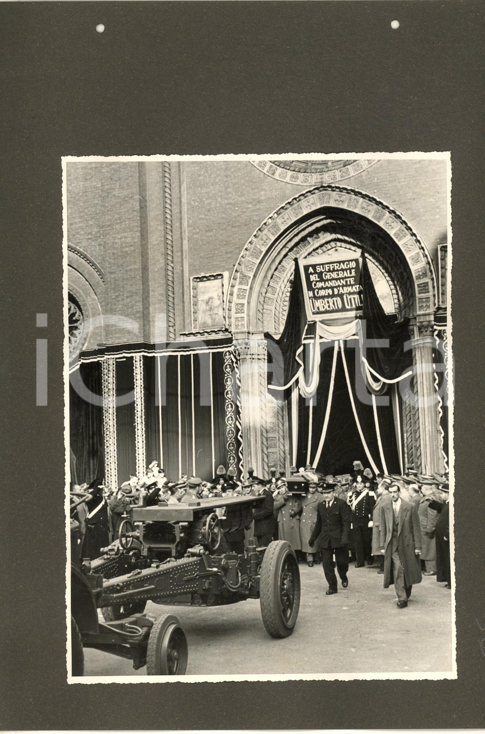 Fotografia d epoca originale 1952 MILANO BRERA Funerali gen. Umberto UTILI nella Chiesa del Carmine 2 Foto 1