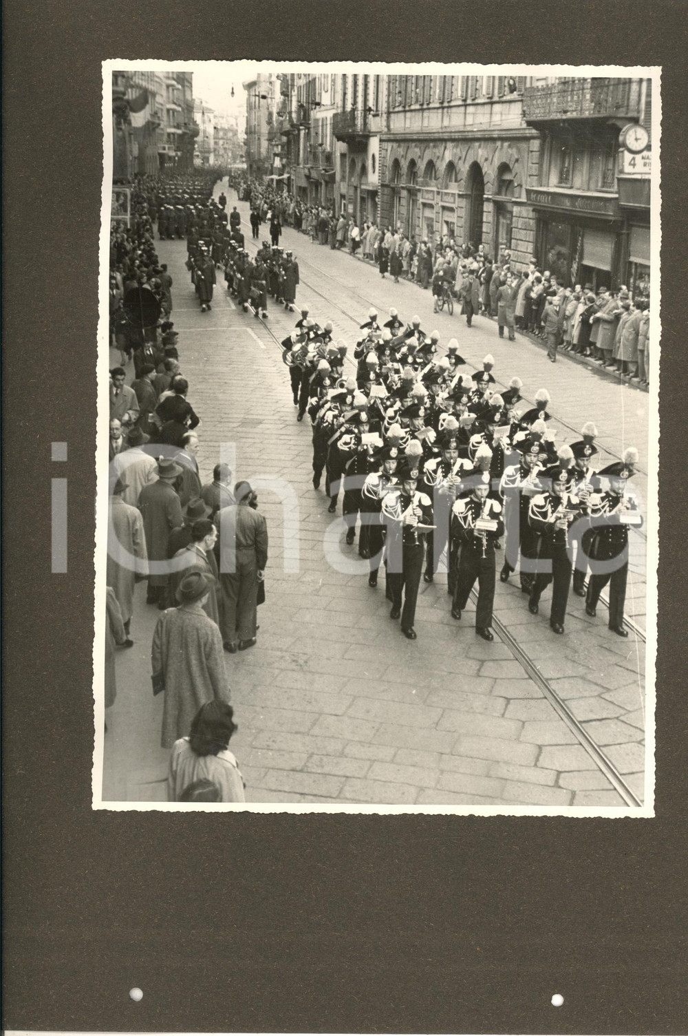Fotografia d epoca originale 1952 MILANO BRERA Funerali gen. Umberto UTILI  Corteo in via Broletto Foto 7 1