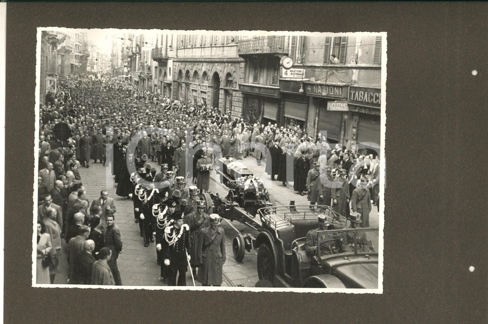 Fotografia d epoca originale 1952 MILANO BRERA Funerali gen. Umberto UTILI  Corteo in via Broletto Foto 3 1
