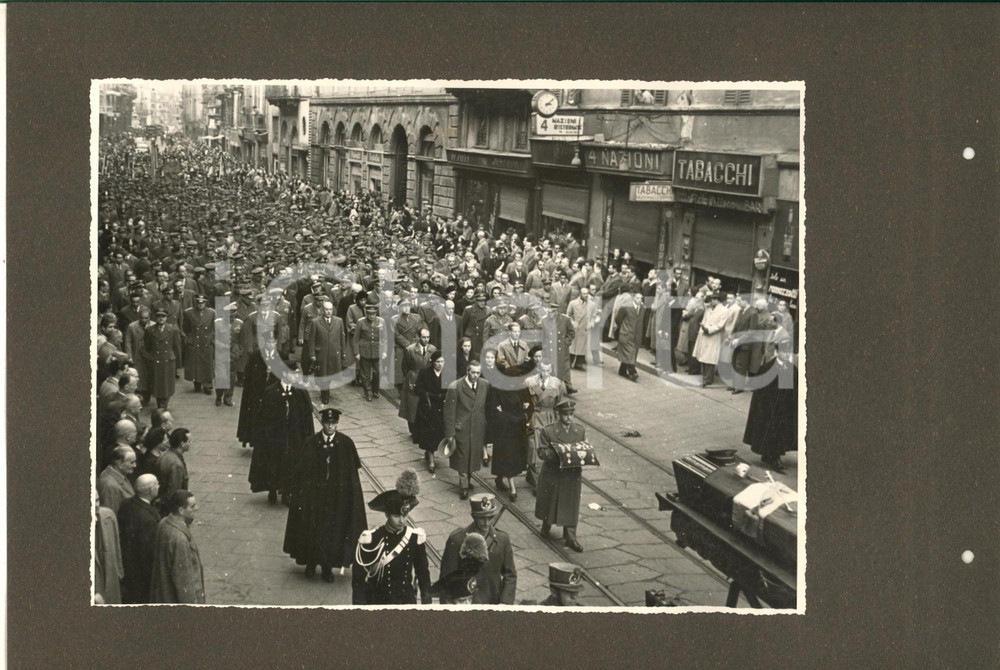 Fotografia d epoca originale 1952 MILANO BRERA Funerali gen. Umberto UTILI  Corteo in via Broletto Foto 4 1