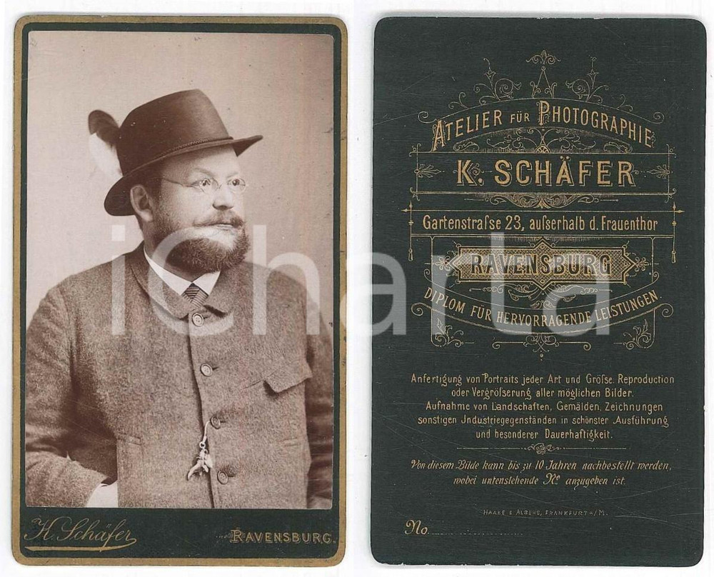 Fotografia d epoca originale 1890 ca RAVENSBURG Uomo con piuma sul cappello  Ritratto Foto K. SCHAEFER CDV 1