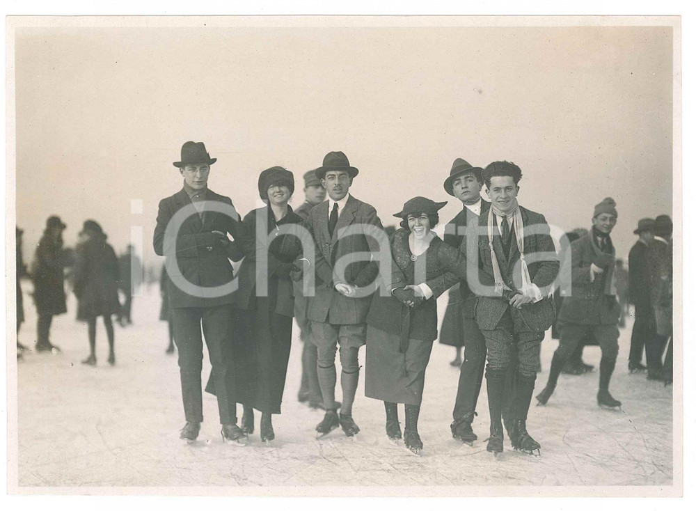 Fotografia d epoca originale 1919 MILANO BAGGIO  PATTINAGGIO  Amici su laghetto ghiacciato Foto 2 1