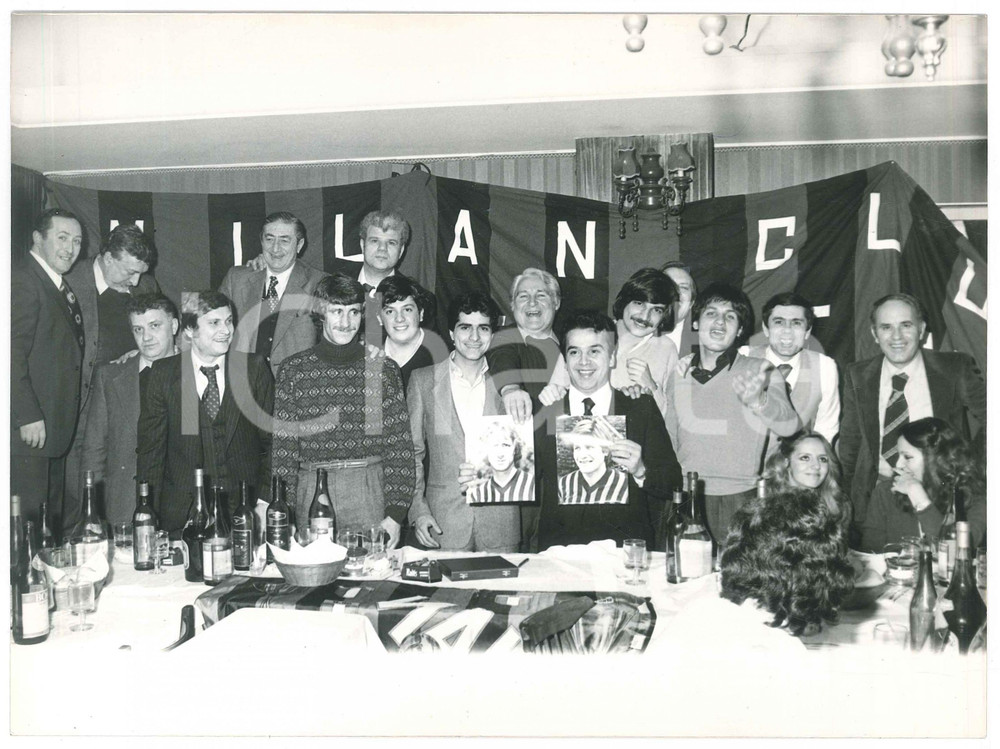 Fotografia d epoca originale 1980 ca CALCIO MILAN CLUB Festa con Aldo MALDERA Walter NOVELLINO Foto 1
