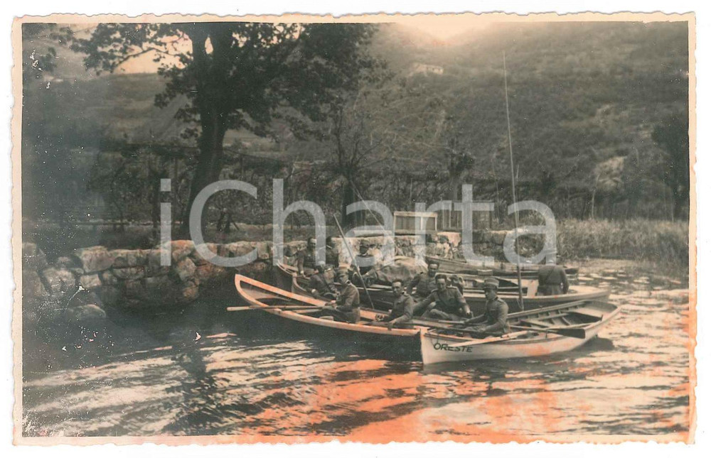 Fotografia d epoca originale 1935 ca ITALIA  REGIO ESERCITO  Ufficiali in canoa Foto cartolina DANNEGGIATA 1