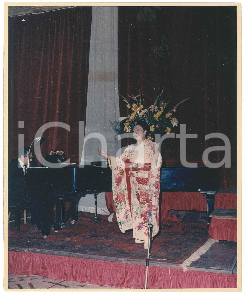 Fotografia d epoca originale 1975 ca SALSOMAGGIORE TERME Teatro  Soprano Chitose MATSUMOTO Foto 20x25 3 1