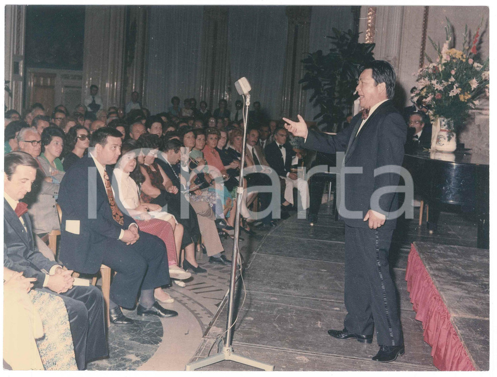 Fotografia d epoca originale 1975 ca SALSOMAGGIORE TERME  LIRICA  Kim SHIN WAN in concerto Foto 1